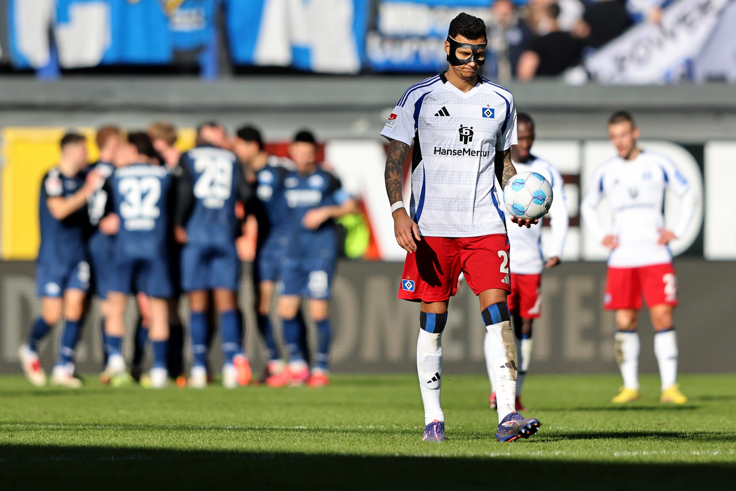 Paderborn fait chuter le leader Hamburg et relance la course à la montée !