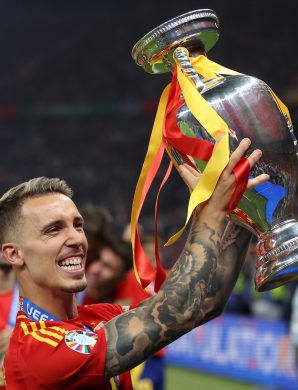 Grimaldo vise un retour en Espagne : “C’est mon objectif, et Leverkusen le sait”