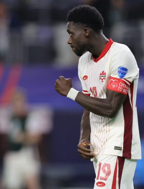 Le Canada se défend dans l’affaire Alphonso Davies