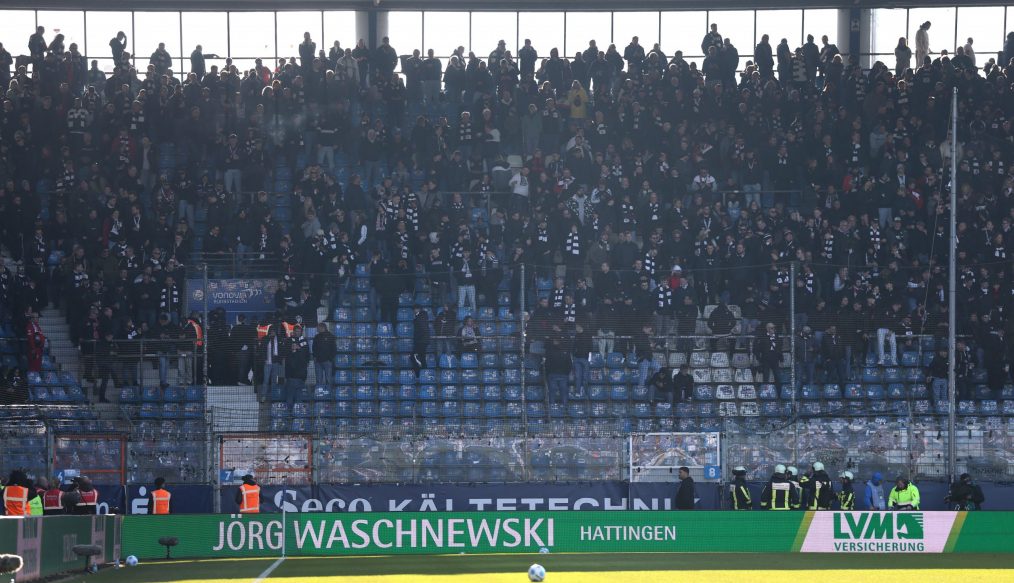 Scandale à Bochum : 50 minutes de retard à cause des supporters d’un conflit avec les Ultras de l’Eintracht