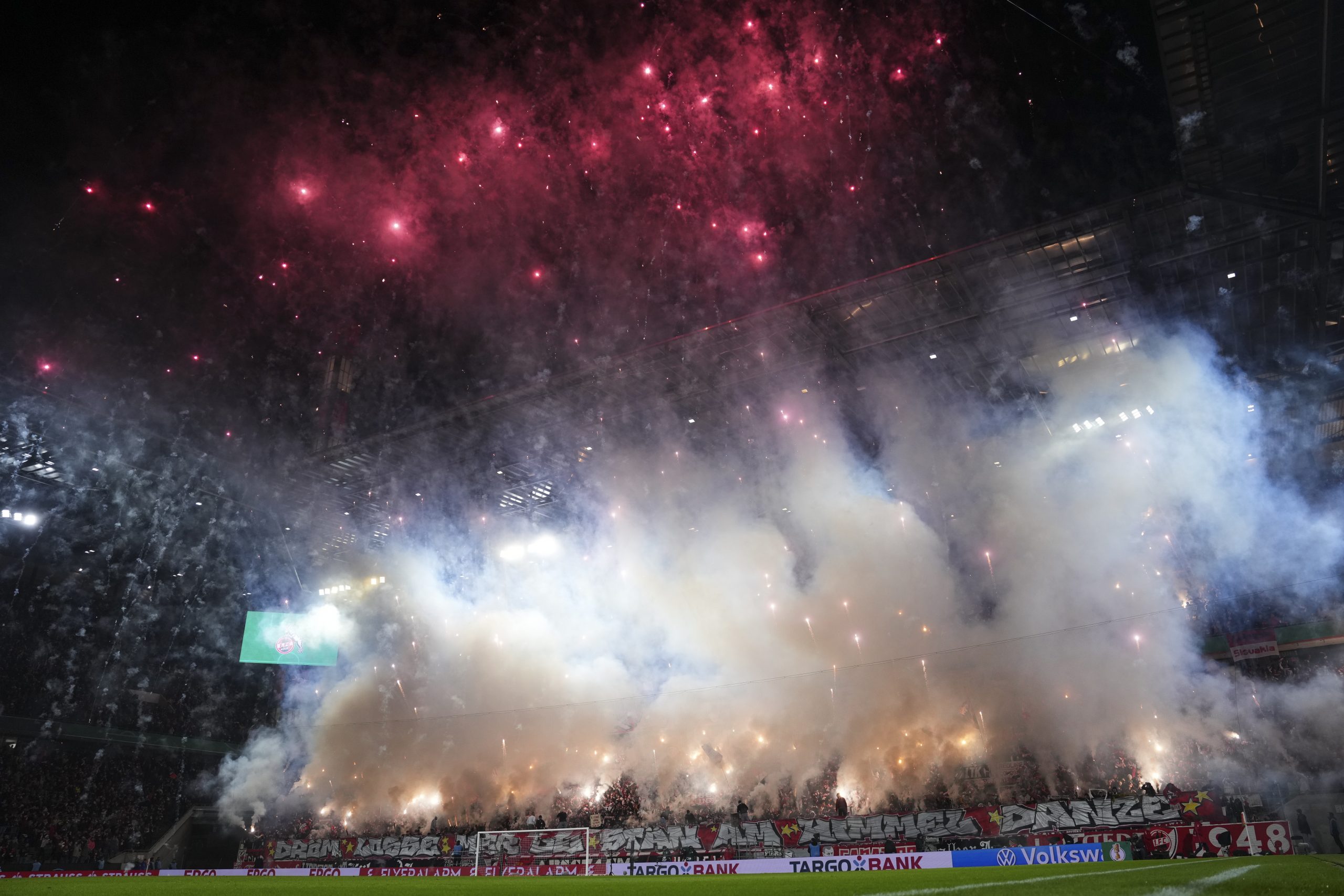 Amende salée pour le 1.FC Köln après l’usage de pyrotechnie !