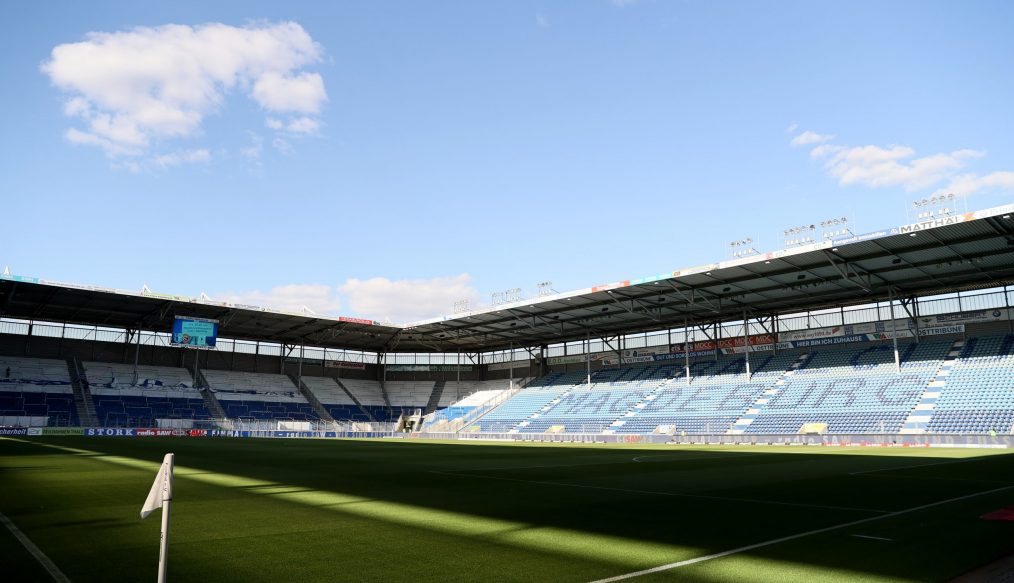 Miracle à Magdeburg : Un supporter sauvé grâce au médecin du SSV Jahn Regensburg !