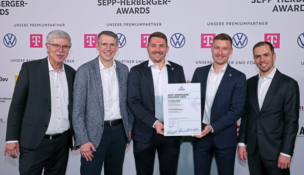 Le SSV Jahn Regensburg également récompensé pour son engagement social par la DFB