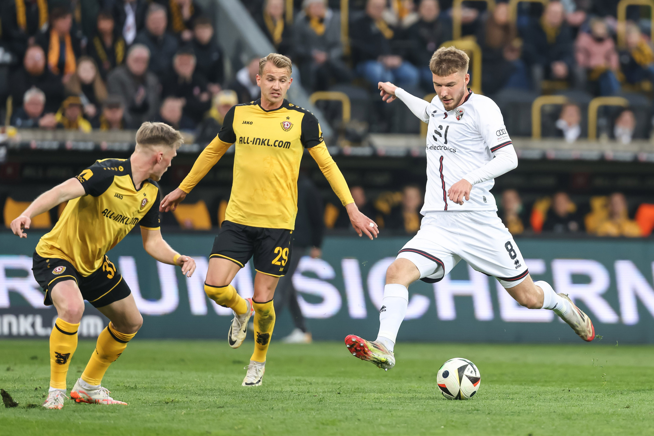 [VIDEO] Match spectaculaire entre Dresden et Ingolstadt !