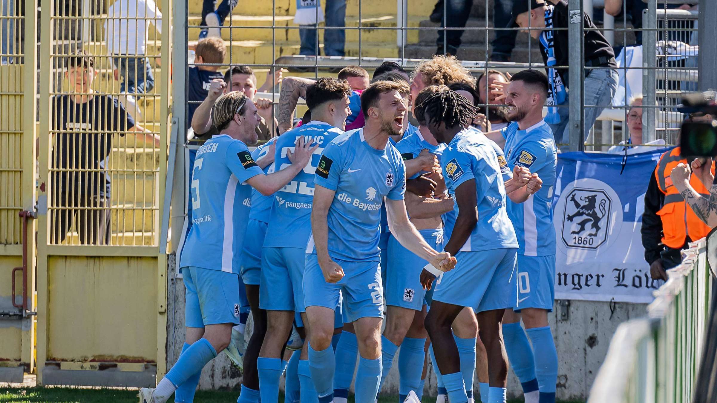[VIDEO] Le TSV 1860 München poursuit sa série avec succès face à Aachen