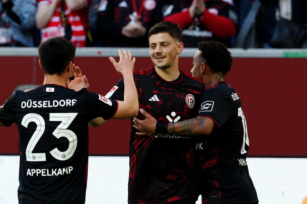Düsseldorf s’impose en infériorité numérique face à Münster : le rêve de montée relancé !