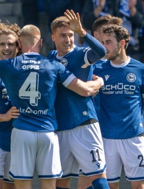 [VIDEO] Après sa victoire sur le Hansa Rostock, l’Arminia Bielefeld a un pied en 2.Bundesliga !