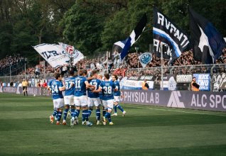 [VIDEO] Bielefeld a confirmé face à Viktoria Köln dans un match électrique (0-2)