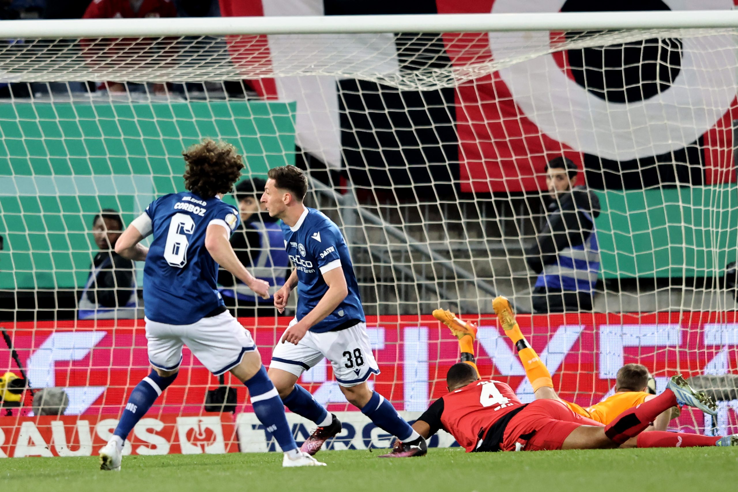 DFB-Pokal : Une première mi-temps renversante, Bielefeld surprend Leverkusen !
