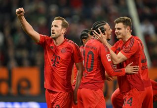 Le Bayern s’impose dans son derby face à Augsburg, Sané claque un record !