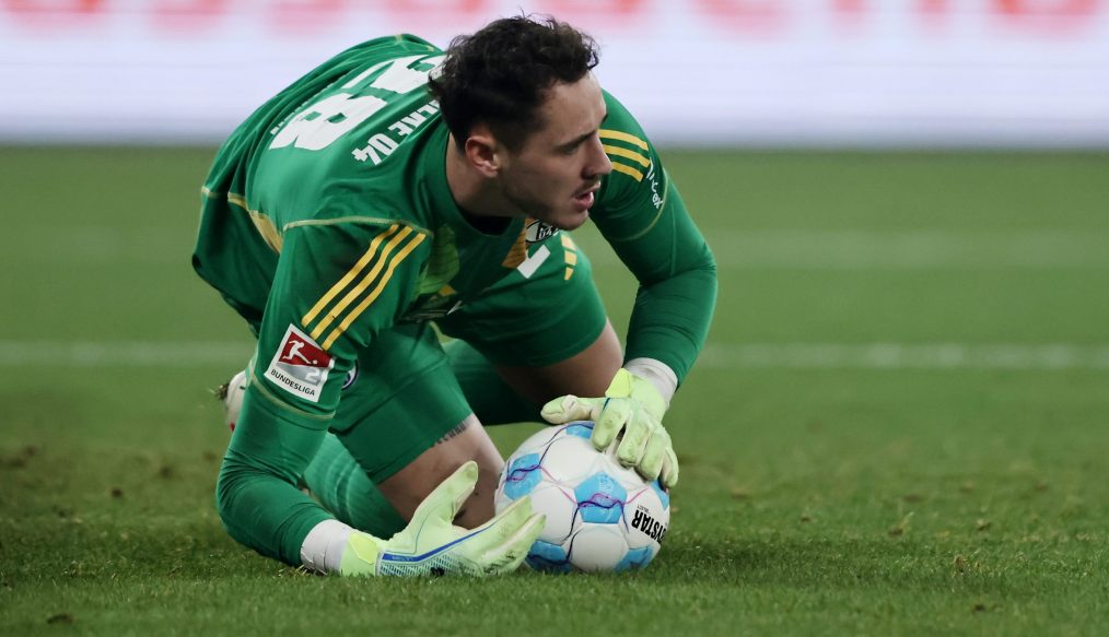 Mauvais perdant ? Quand le gardien du SSV Ulm se moque de celui du FC Schalke 04