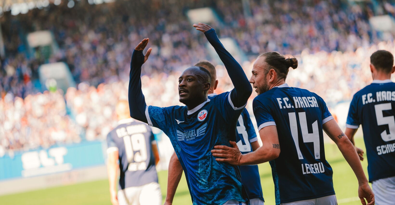 [VIDEO] Kinsombi a brillé, le Hansa Rostock a balayé Verl !