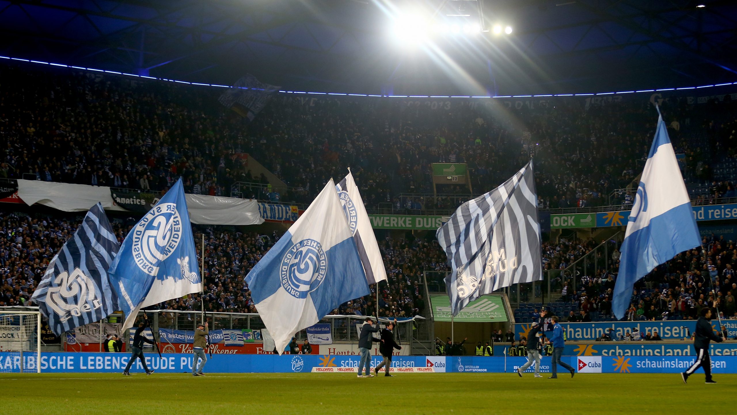 Chaos total en Regionalliga West : le MSV Duisburg déjà promu, Schalke 04 espère une aide du BVB