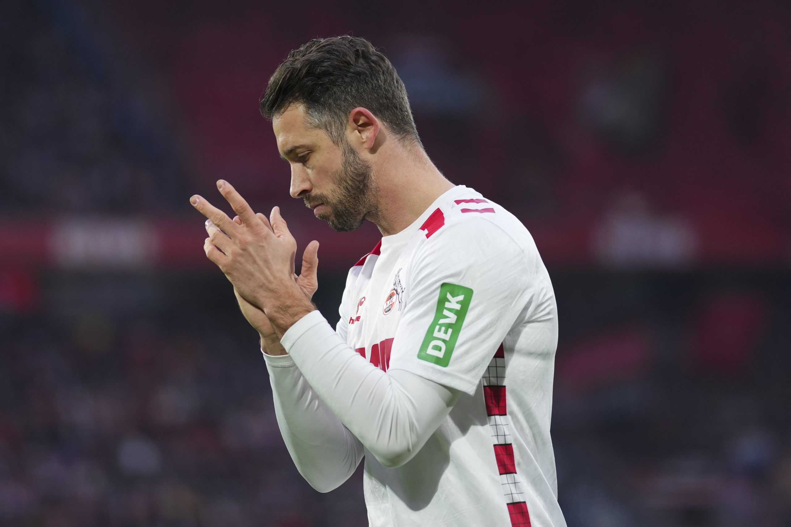 Crise au 1.FC Köln : la peur d’un effondrement… et les adieux de Mark Uth