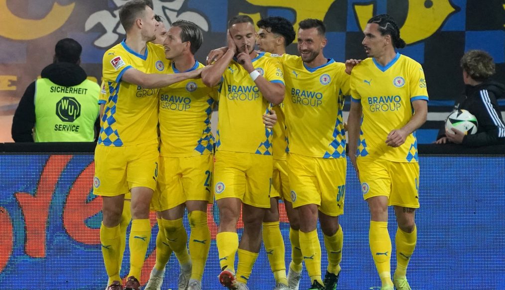 L’Eintracht Braunschweig prend une option : succès 2-0 à Saarbrücken en barrage aller !