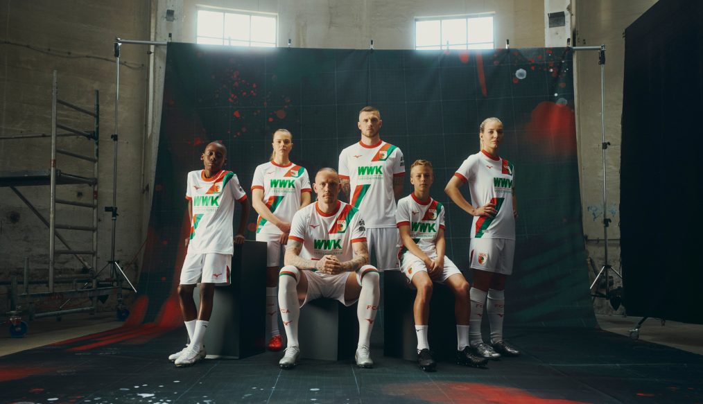 Le FC Augsburg dévoile son maillot domicile 2025/26 !