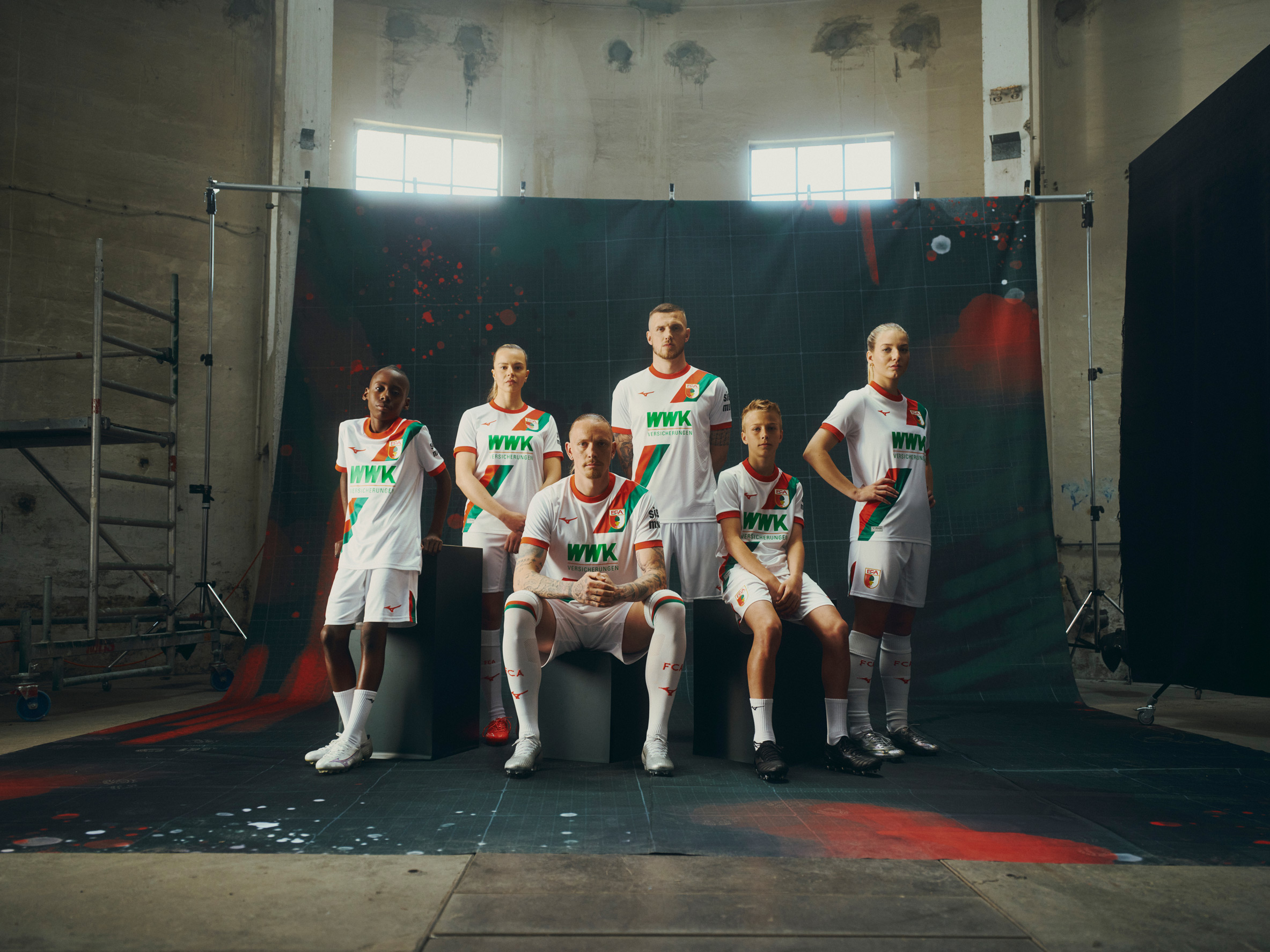 Le FC Augsburg dévoile son maillot domicile 2025/26 !