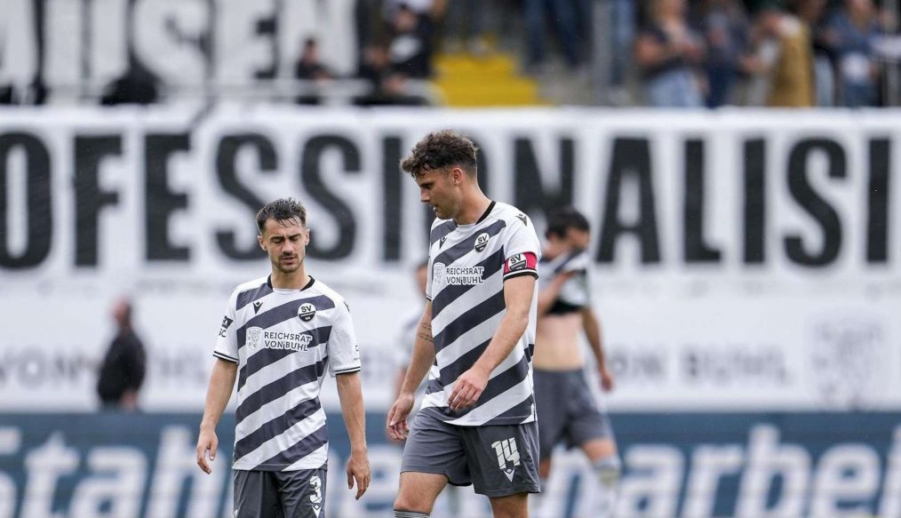 [VIDEO] Le SV Sandhausen relégué après une lourde défaite 3-0 contre le Hansa Rostock
