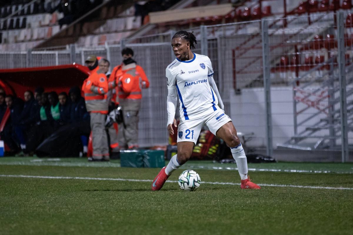 OFFICIEL : Cyriaque Irié s’engage au SC Freiburg !