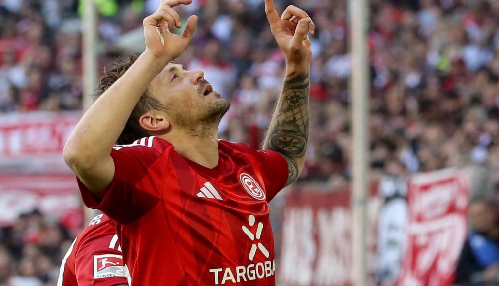 Kownacki en larmes, Düsseldorf s’impose face au FC Schalke 04 et entretient l’espoir d’un retour en Bundesliga