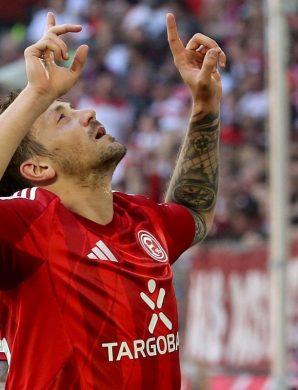 Kownacki en larmes, Düsseldorf s’impose face au FC Schalke 04 et entretient l’espoir d&rsquo;un retour en Bundesliga