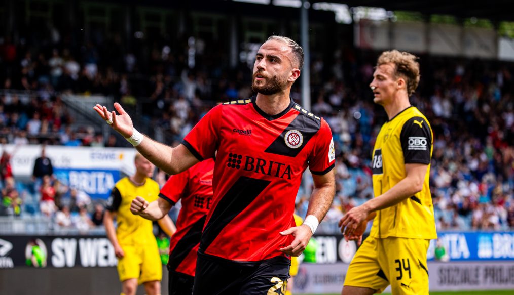 [VIDEO] Wiesbaden valide son maintien grâce à une victoire 4-2 contre le Borussia Dortmund II