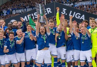 En photo, l’Arminia Bielefeld en apothéose : un titre de 3.Liga presque irréel pour Corboz !