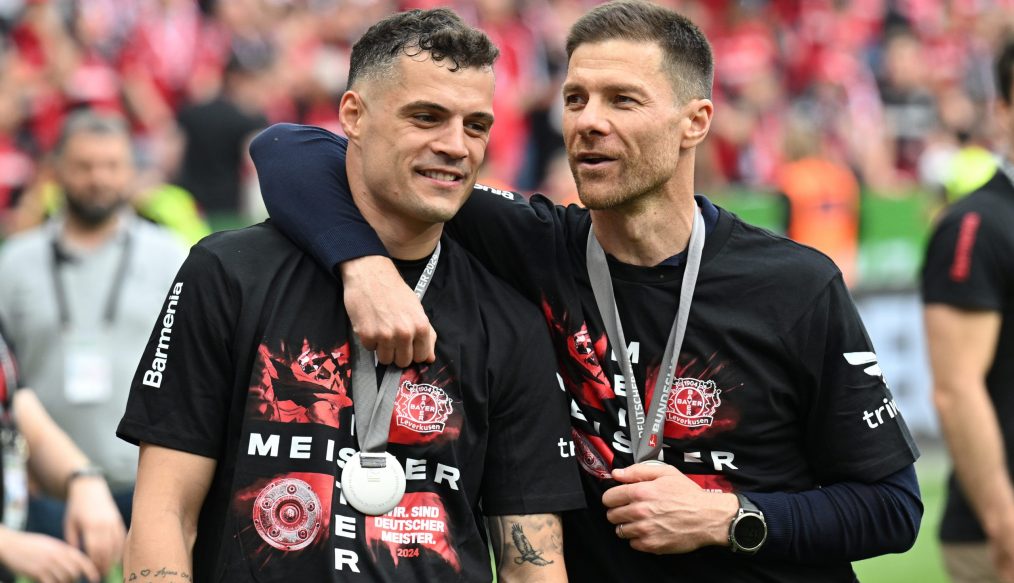 « Un entraîneur, une légende » : Xhaka rend un vibrant hommage à Xabi Alonso