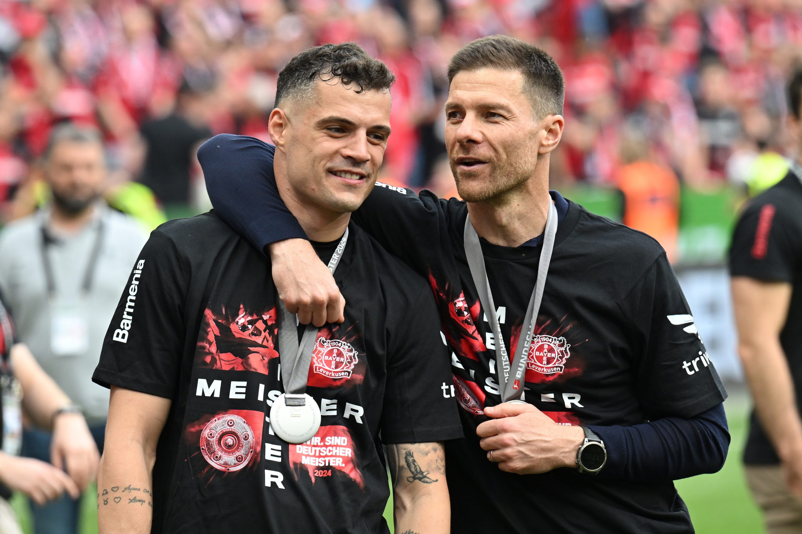 « Un entraîneur, une légende » : Xhaka rend un vibrant hommage à Xabi Alonso
