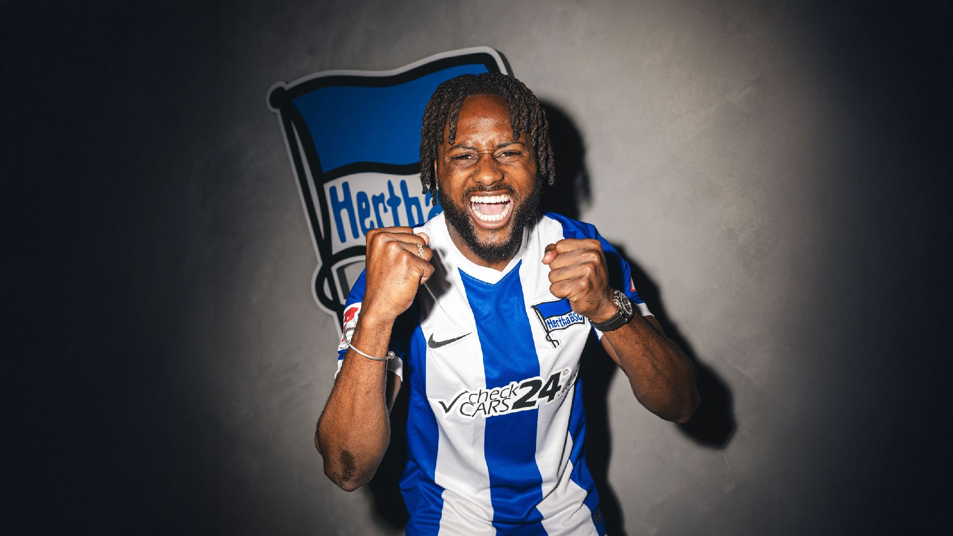OFFICIEL : Zeefuik prolonge au Hertha Berlin jusqu’en 2027