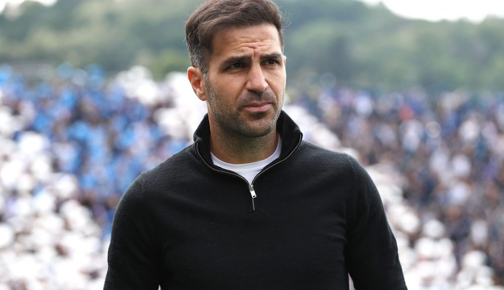 Leverkusen temporise : la course entre Fabregas et ten Hag reste ouverte