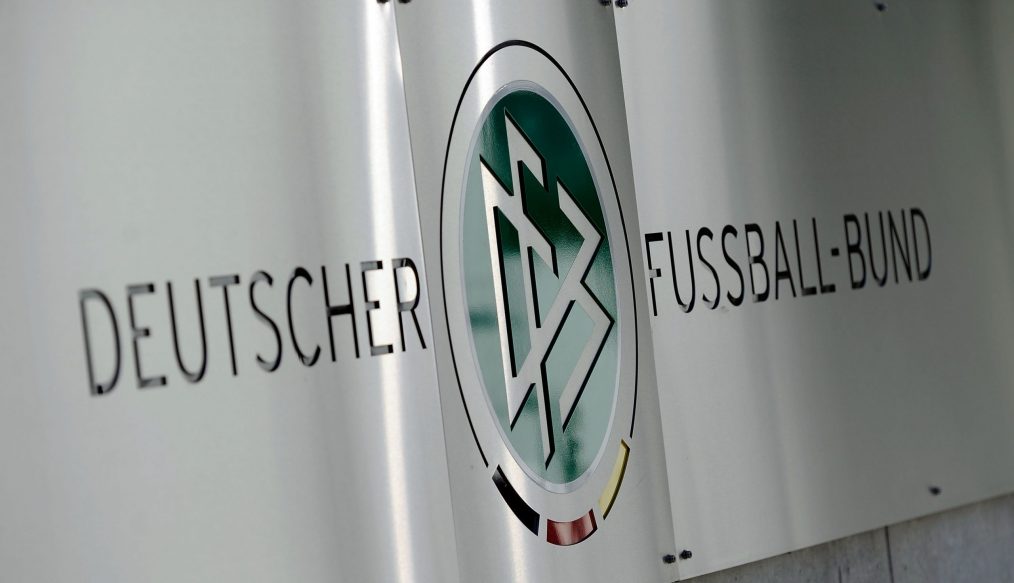 Scandale à l’Eintracht Frankfurt : un ado de 14 ans joue malgré l’interdiction, la DFB ouvre une enquête !