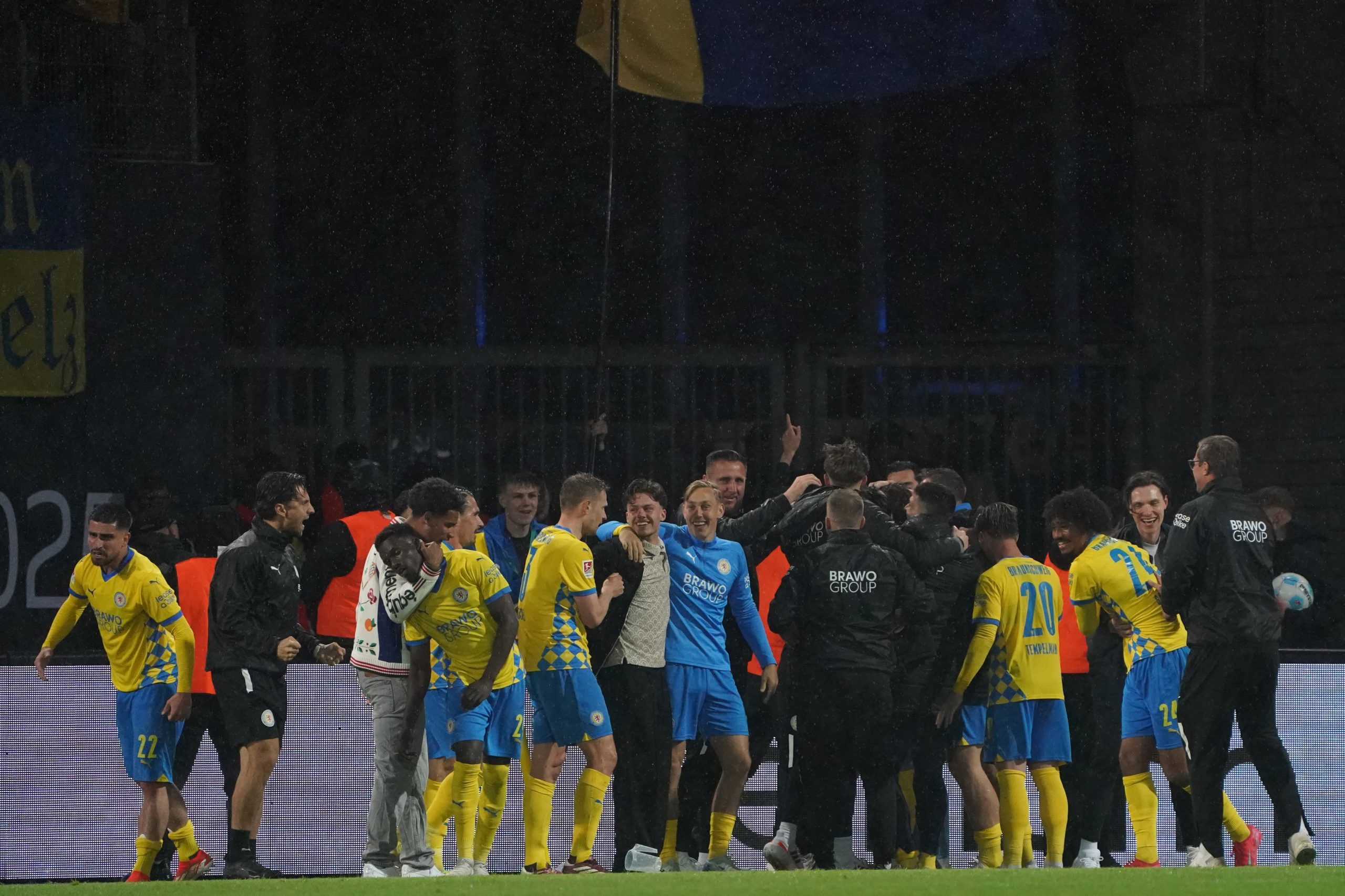 Braunschweig reste en 2. Bundesliga, Saarbrücken échoue au bout du suspense !