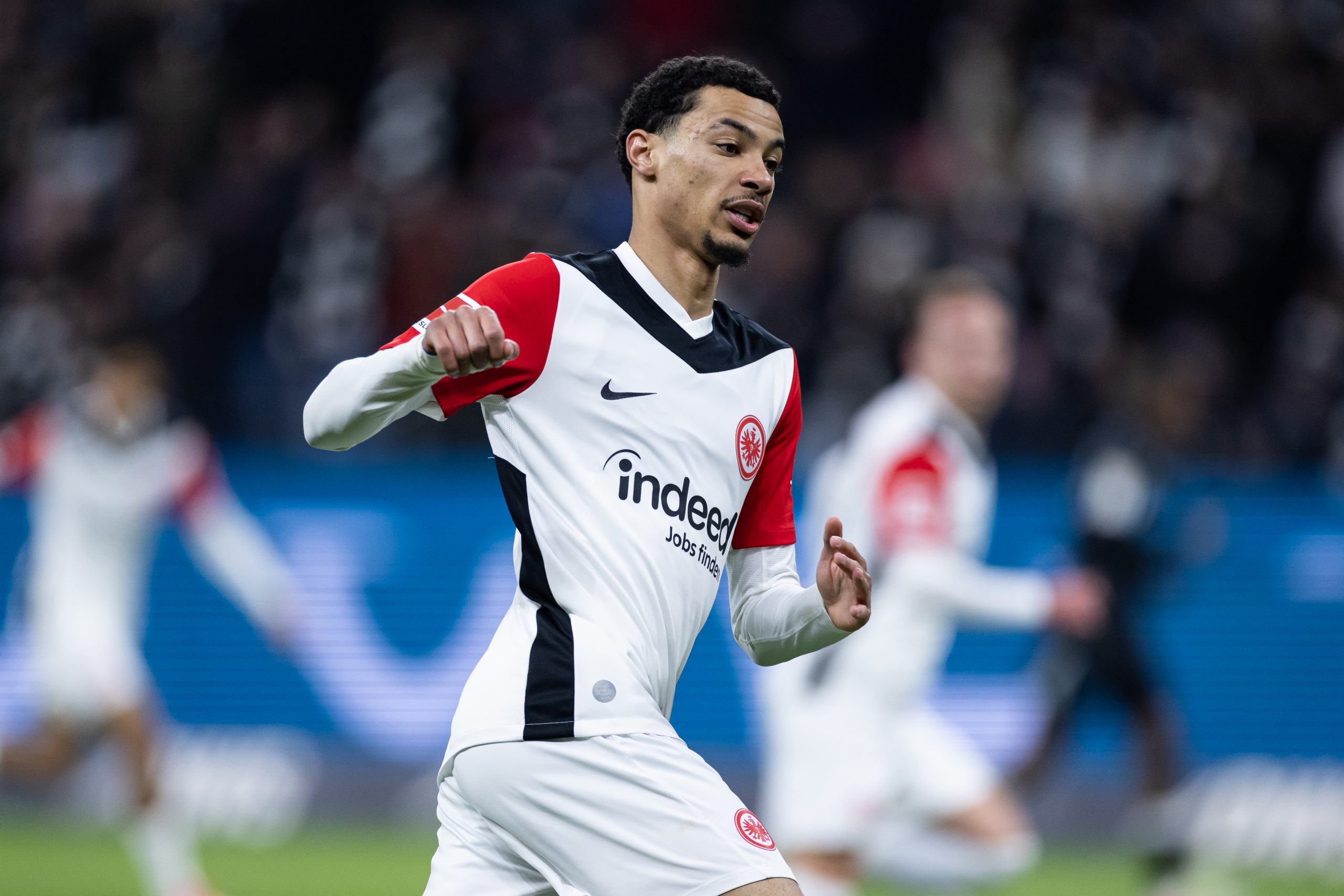 Hugo Ekitiké dans le viseur de Chelsea : l’Eintracht Frankfurt pourrait toucher le jackpot