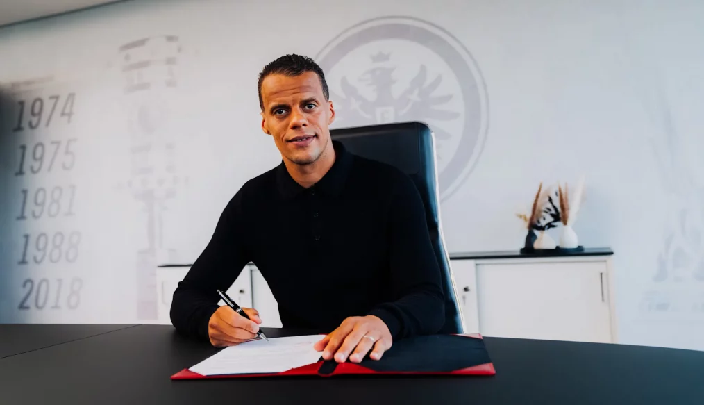OFFICIEL : Timothy Chandler prolonge d’un an à l’Eintracht Frankfurt
