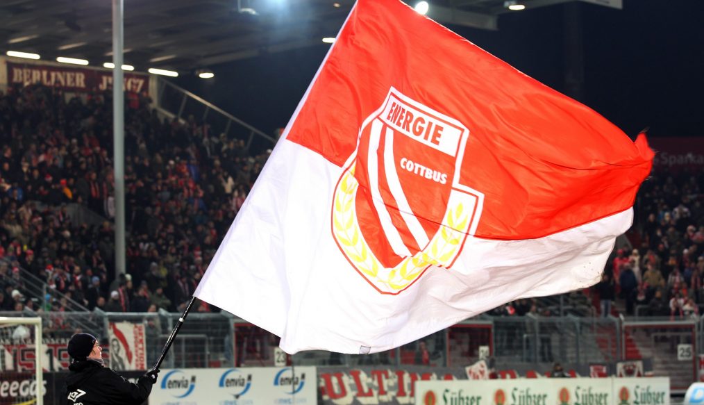 Tensions à Cottbus : « Il a un casier et les gars ont effacé le K de son nom. Maintenant, il est juste écrit rauß »