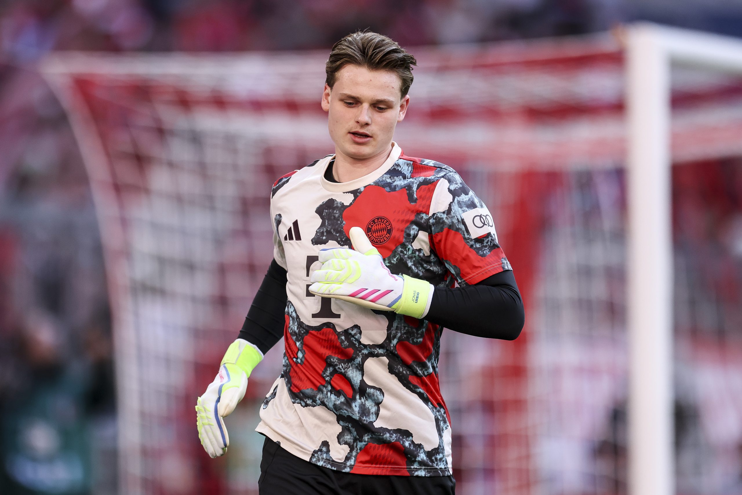Jonas Urbig en route pour un doublé historique