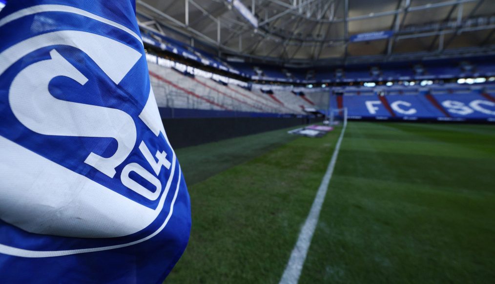 Schalke 04 mise sur l’avenir : une grosse pépite arrive en défense centrale !