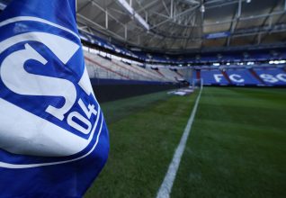 Schalke 04 mise sur l’avenir : une grosse pépite arrive en défense centrale !