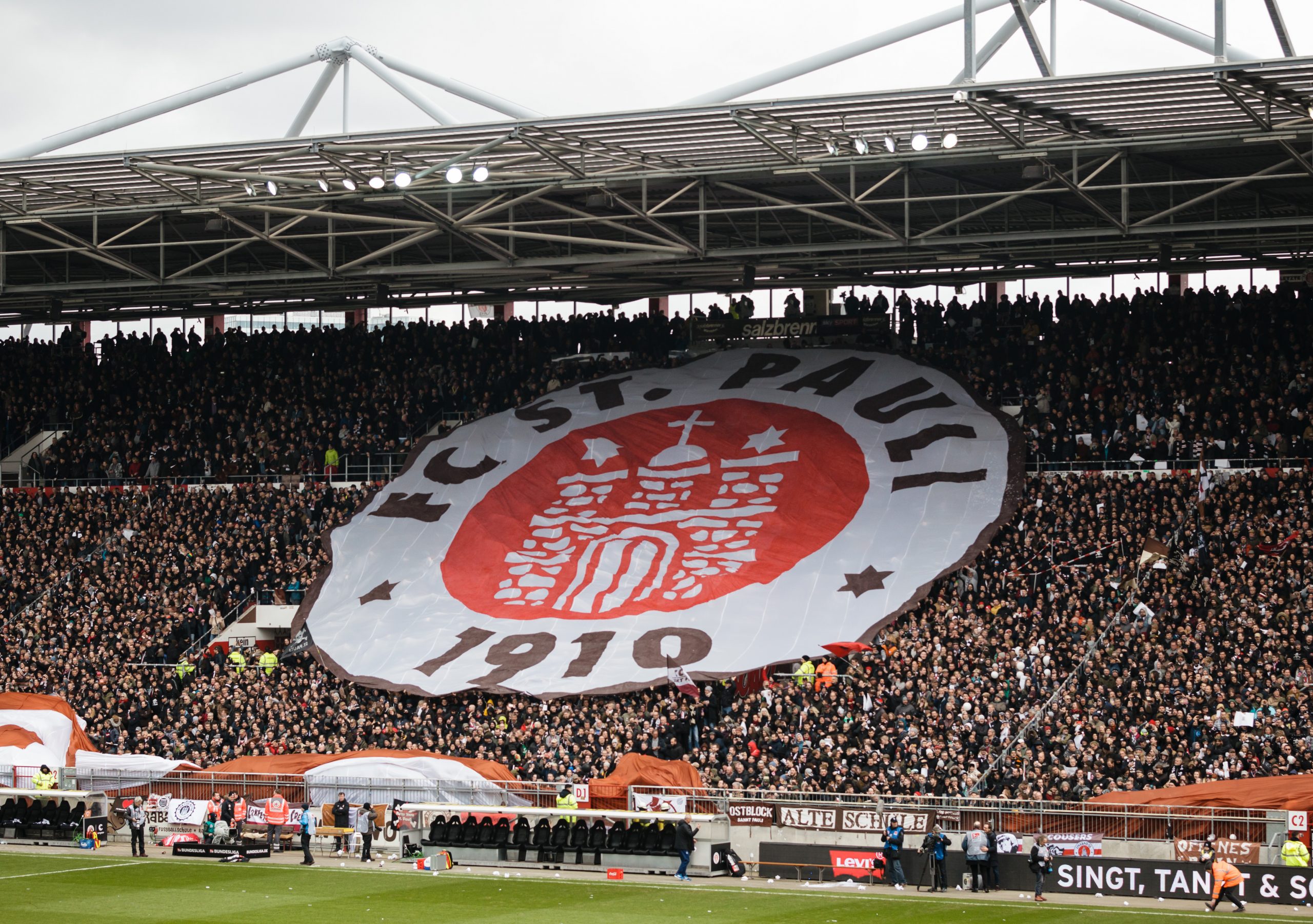 Sankt Pauli l’a fait : près de 30 millions d’euros récoltés grâce à ses supporters ! Sankt Pauli l’a fait : près de 30 millions d’euros récoltés grâce à ses supporters !