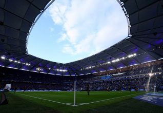 Une montée dans le chaos : une vingtaine de blessés graves après l’envahissement de terrain à Hamburg