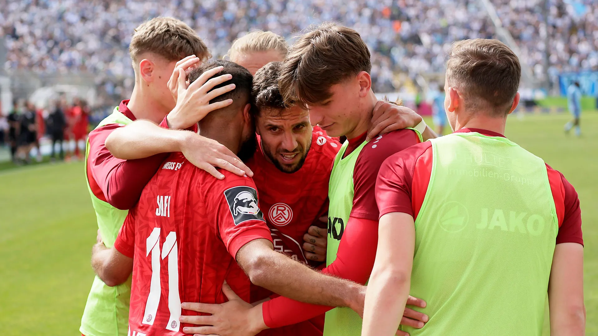 [VIDEO] Le Rot-Weiss Essen assure son maintien grâce à une victoire sur le TSV 1860 München !