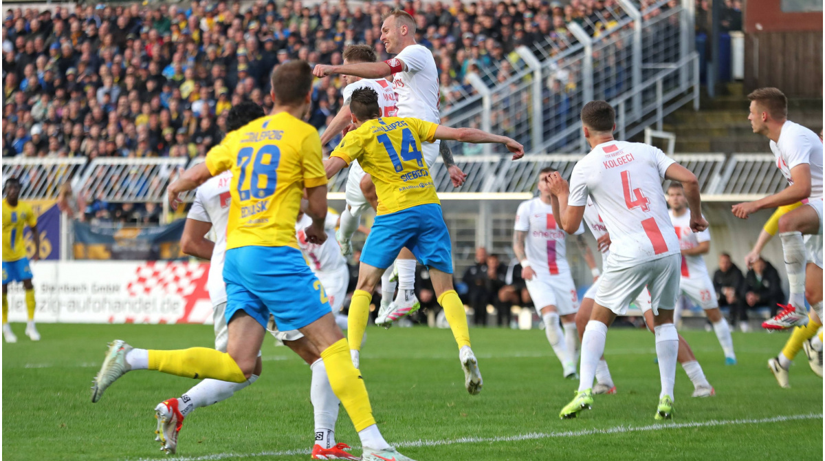 [VIDEO] Le Lokomotive Leipzig et TSV Havelse dos à dos, la montée en 3.Liga toujours en jeu