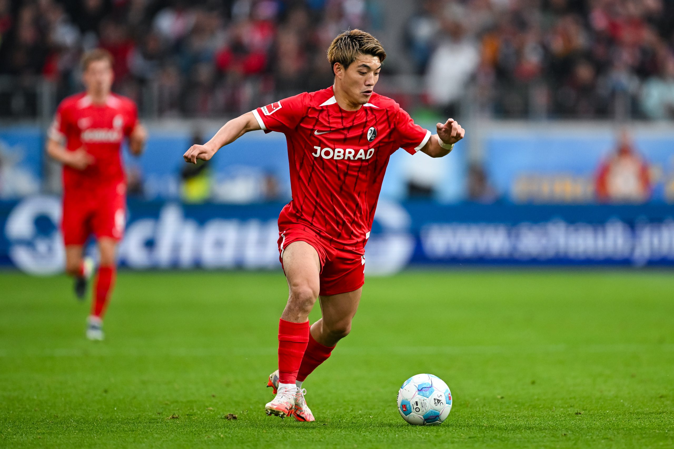 Ritsu Doan sur le départ : Dortmund entre dans la danse, Frankfurt déjà en action