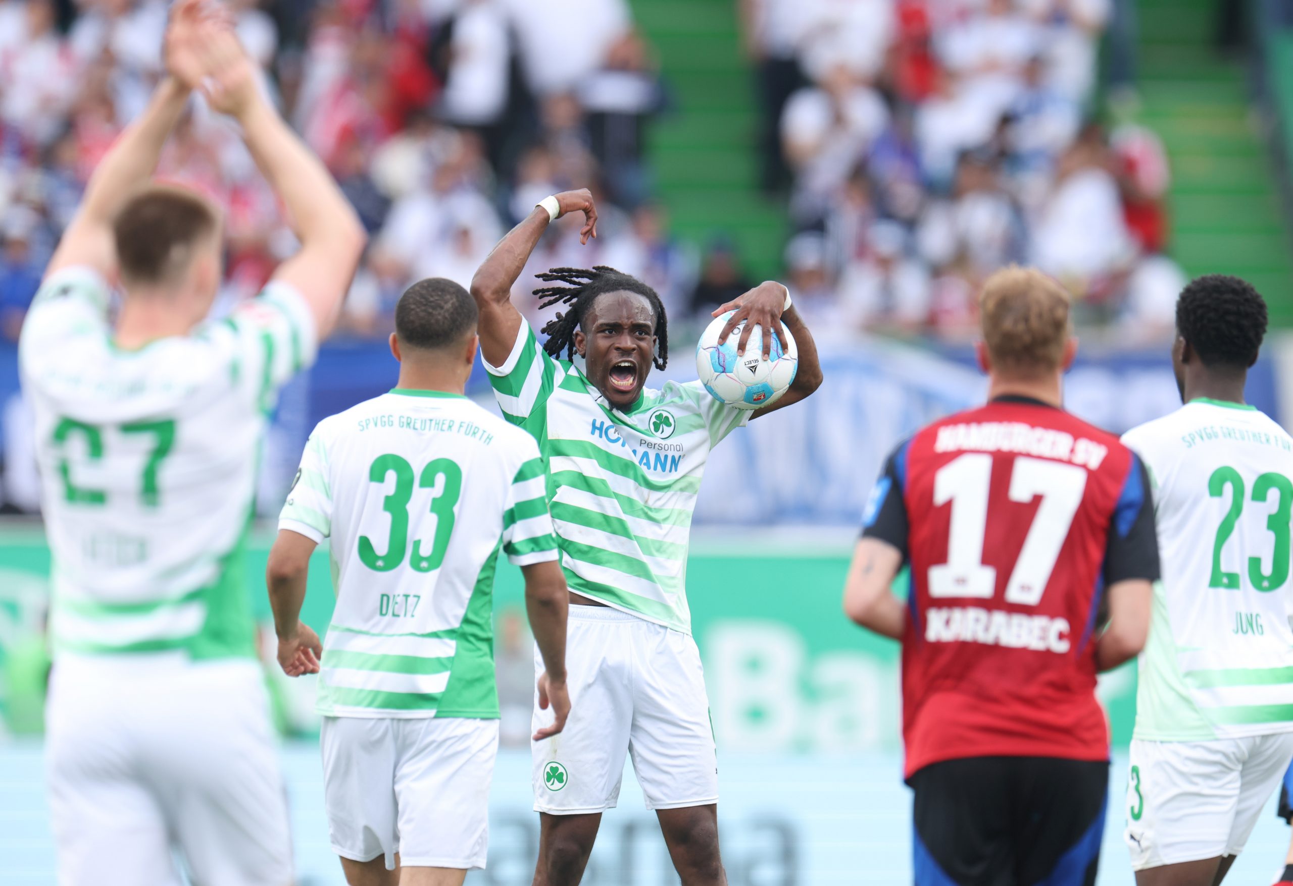 Felix Klaus en larmes après son triplé : Greuther Fürth est sauvé !