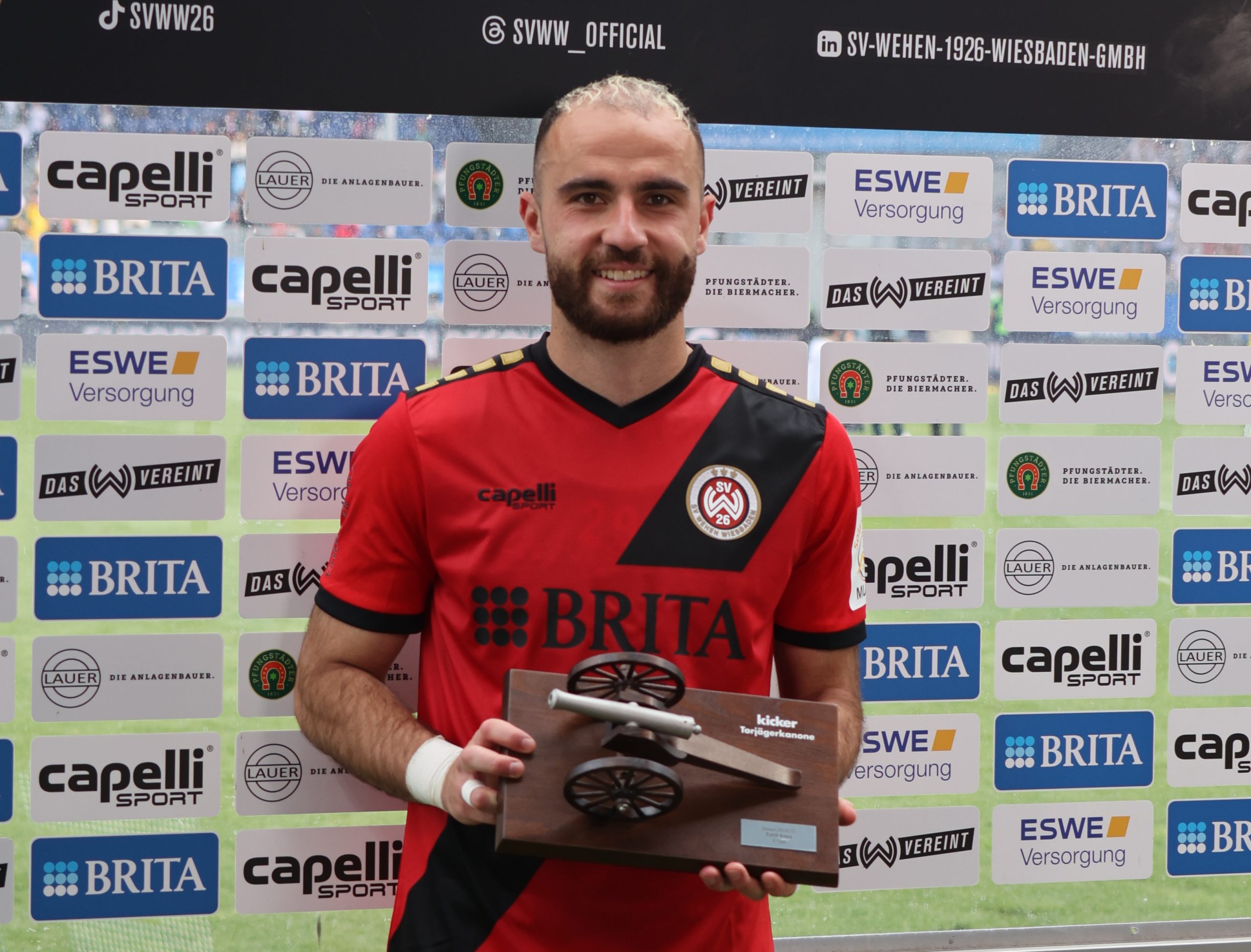 Fatih Kaya, élu meilleur buteur de 3.Liga avec le SV Wehen Wiesbaden Fatih Kaya, élu meilleur buteur de 3.Liga avec le SV Wehen Wiesbaden