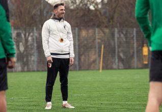 Après trois ans avec la réserve d’Augsburg, Tobias Strobl prend les rênes du SC Verl !