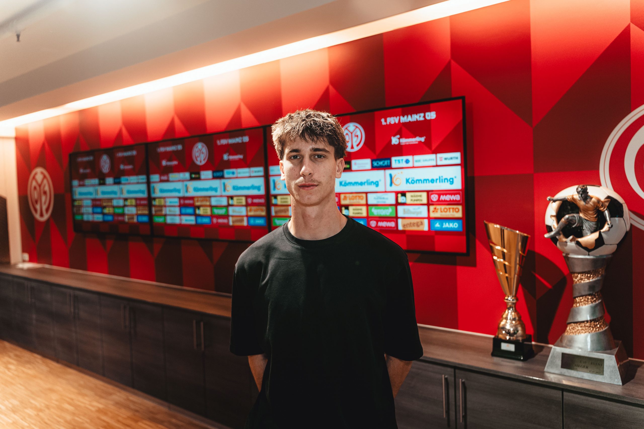 OFFICIEL : Mainz 05 mise sur l’avenir avec la signature du jeune latéral Kasey Bos !