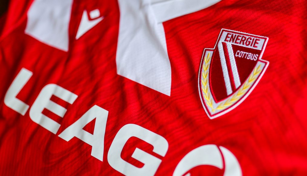 [PHOTOS] Le FC Energie Cottbus dévoile ses nouveaux maillots.. et ça va vous plaire !