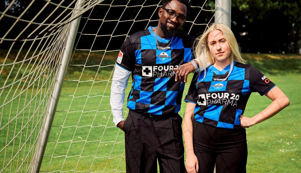 Le SC Paderborn 07 dévoile un maillot à damiers pour la saison 2025/26